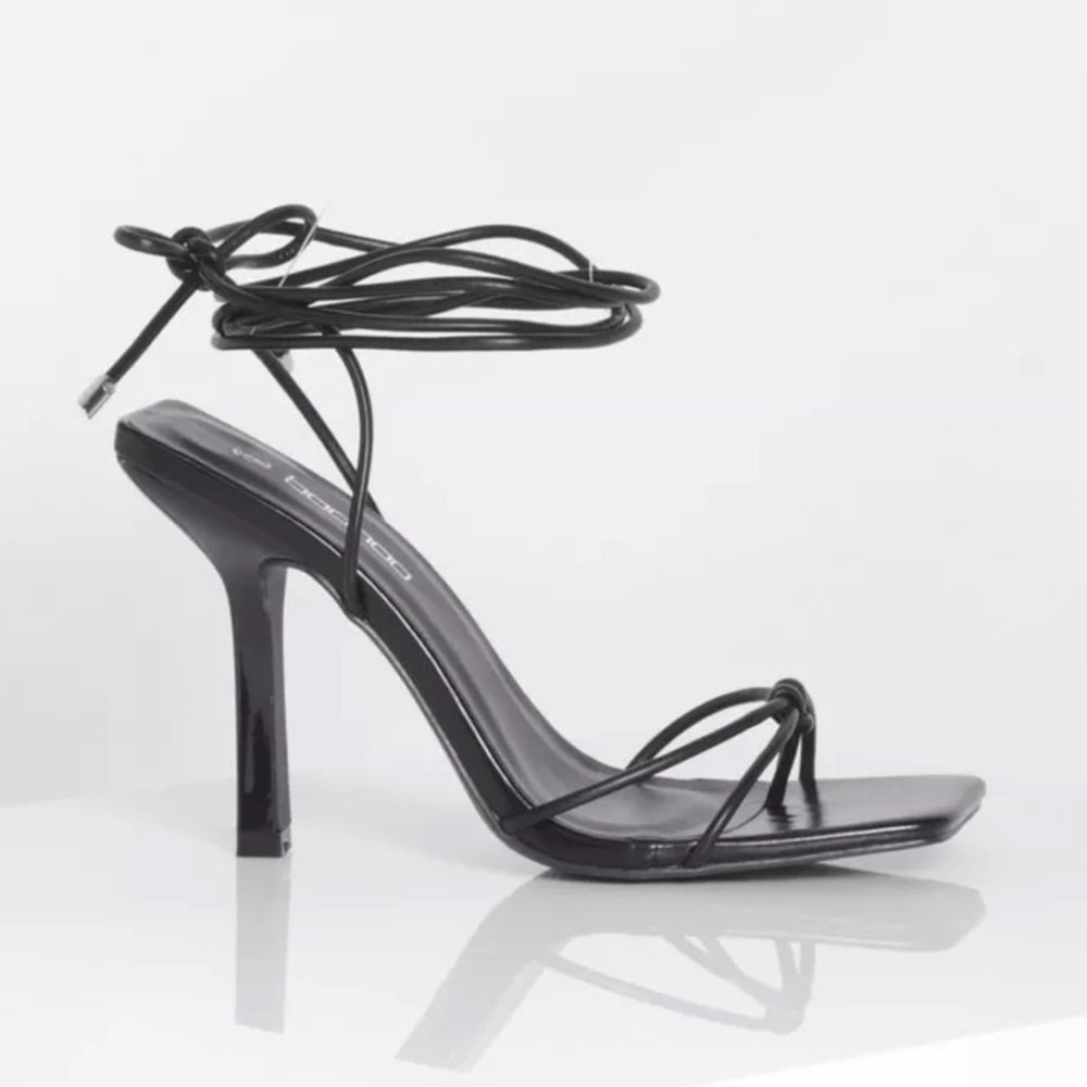 Boohoo Toe Post Lace Up Sandals - Black